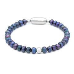 minimalist women’s bracelet with dark pearl luster